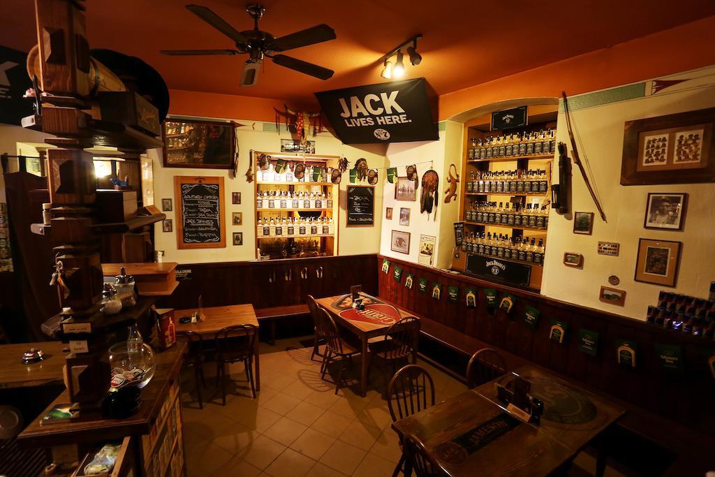 Pension Alfa & Whisky Pub Tábor Exterior foto
